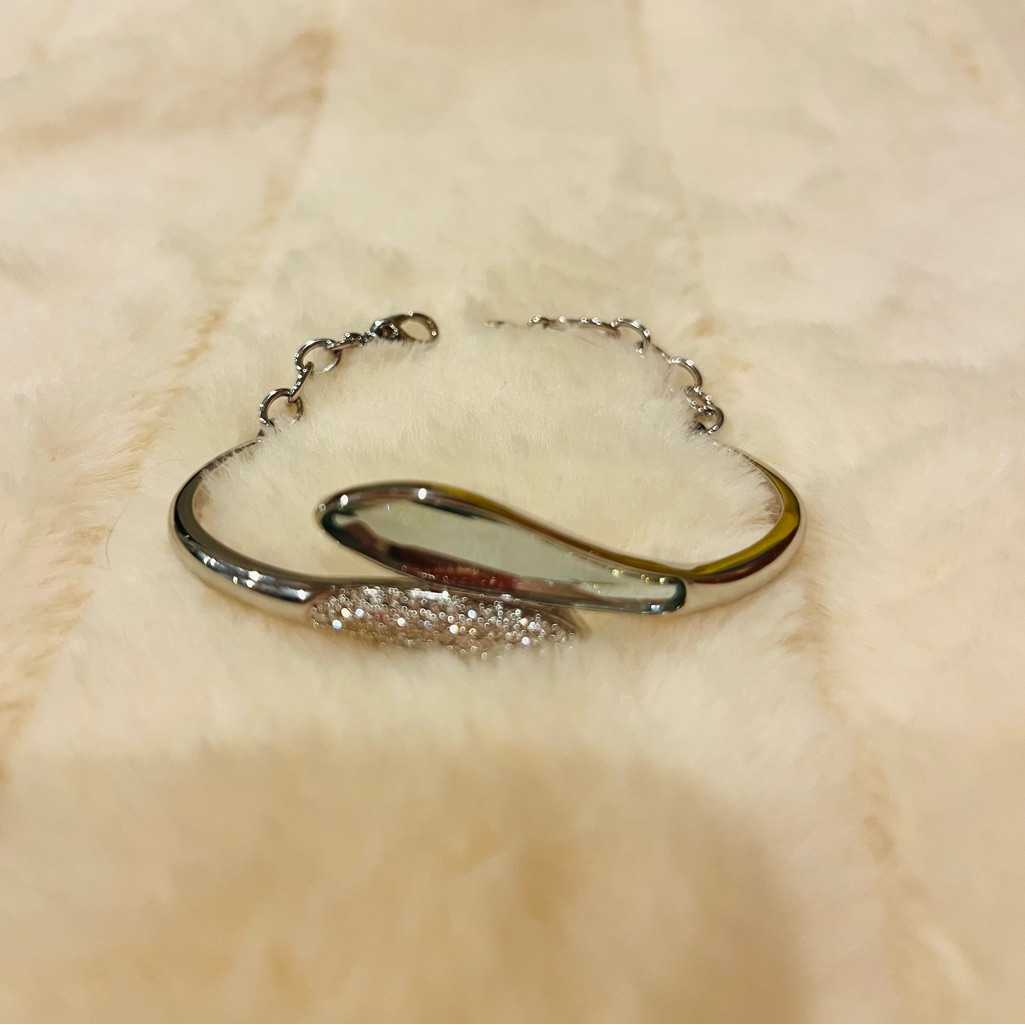 Swarovski Silver Bracelet With Crystal Detail 125$